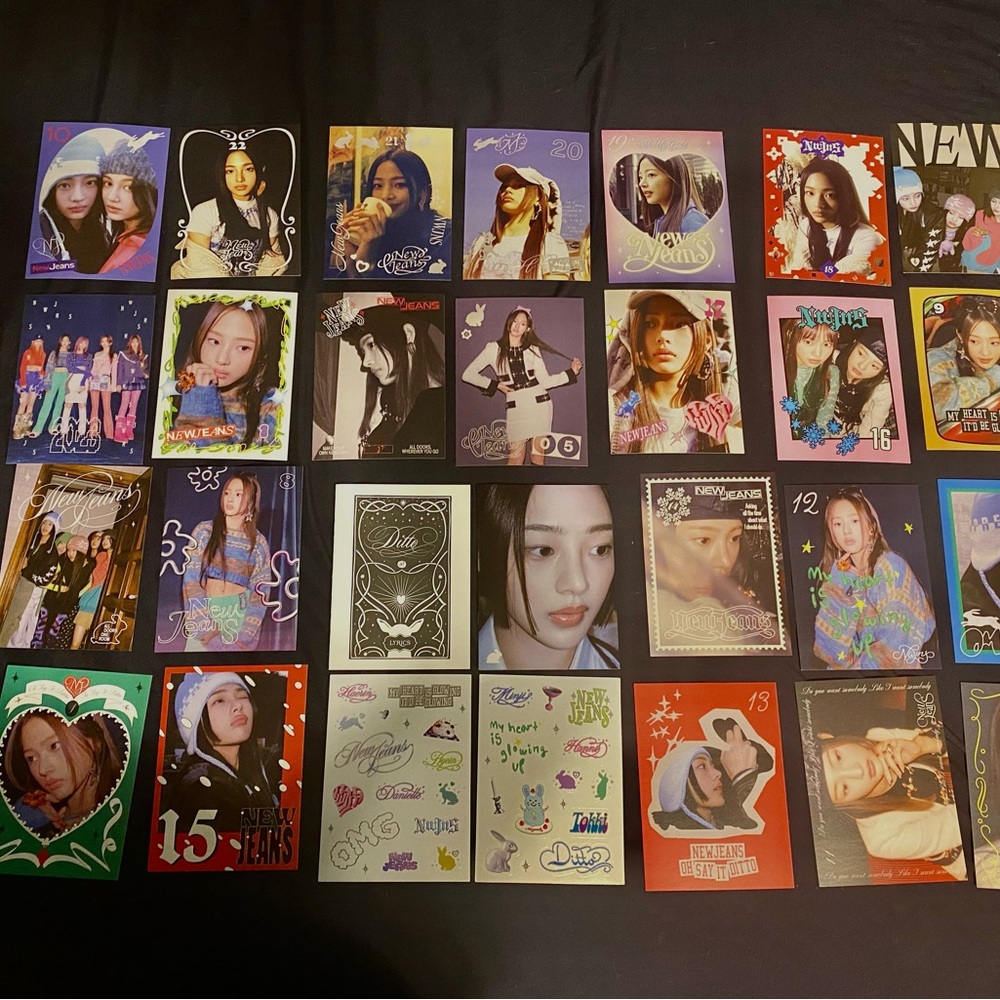 Kpop - New Jeans “Ditto” lyric book & 24 Message Cards